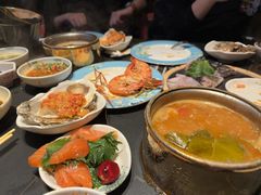 -雍容荟帝王蟹活龙虾展台自助(IFS黑金店)
