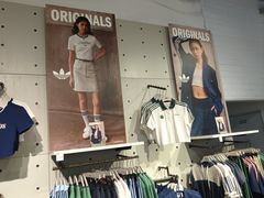 -阿迪达斯(武林银泰三叶草店)