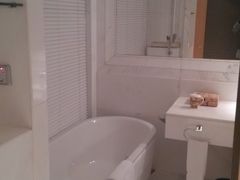 -苏州金鸡湖中茵皇冠假日酒店