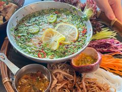 炭烤猪颈肉撒撇米线-Ameigo梅果·云贵川bistro(长宁来福士店)