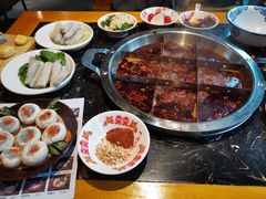 -憨孃孃·重庆老火锅(红山黑金店)