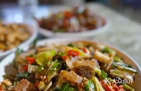 Stir-fried腊 Meat with Garlic Chives and Chili