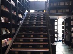 -钟书阁(松江泰晤士小镇店)