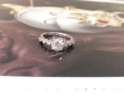 -威德钻石-克拉钻大本营(南京东路店)