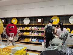 -m豆巧克力世界(上海世茂广场店)