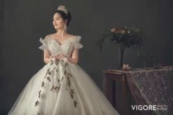 -雪中彩影婚纱摄影·微光艺术中心