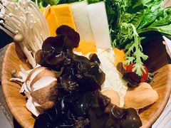 -湊湊火锅·茶憩(杭州湖滨银泰in77店)