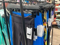 -lululemon(比斯特购物村店)
