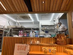 -天井·丑面包搭咖啡
