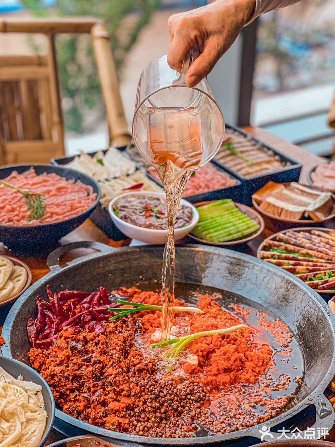 重庆探店 | 珮姐老火锅X昂科威S联名太🉑啦‼️

