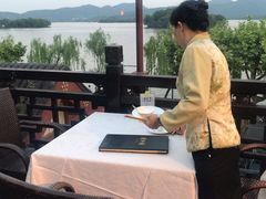 -楼外楼·停车场