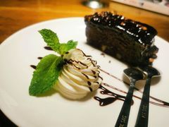 巧克力榛子蛋糕加冰淇淋-日舞(鹭江道店)