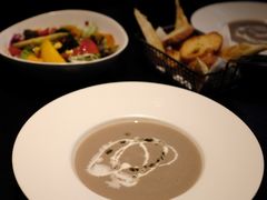 松露蘑菇奶油汤-C&R西班牙餐厅