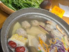泉水肉丸子嫩豆苗-吃饭皇帝大(长宁龙之梦店)