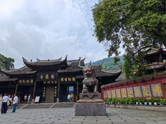 -峨眉山报国寺