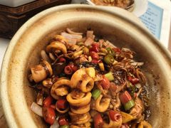 砂锅焗本地大海兔-品海楼·大连海胆锅贴馆(东港店)