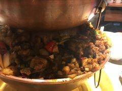 -沪小二炭火蛙锅(淮海中路美食不夜城店)