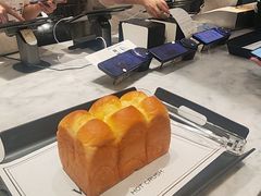 -HOT CRUSH趁热集合·现烤面包(上海环球港店)