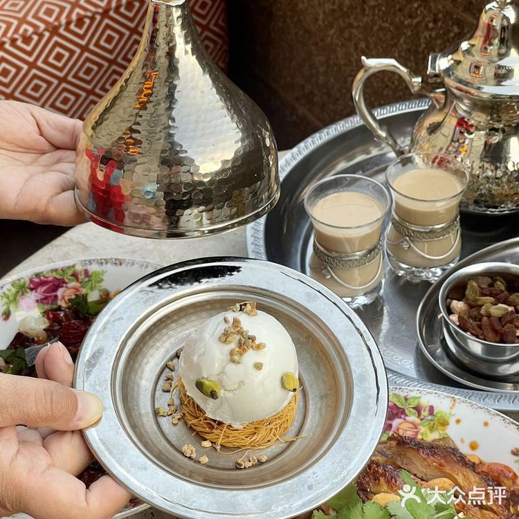 在外滩露台餐厅吃异域新疆风味，好有仪式感