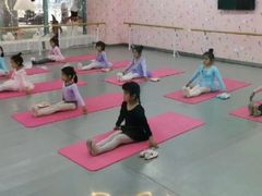 -Isee灰姑娘国际儿童艺术中心(证大·大拇指广场店)