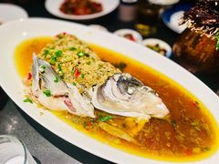 凤凰鱼头王-凤凰湘语·平价海鲜餐厅(浦东旗舰店)