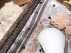 上海鲜肉小笼-老桐椿 · 上海大馄饨