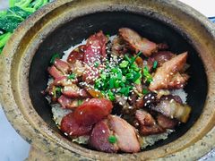 叉烧拼腊肠腊肉煲仔饭-红星光发煲仔饭(大石街店)