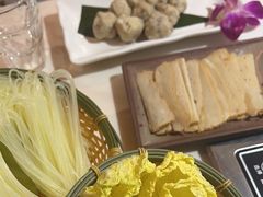 -喃喃椰·糟粕醋·椰子鸡火锅(七堡花园店)
