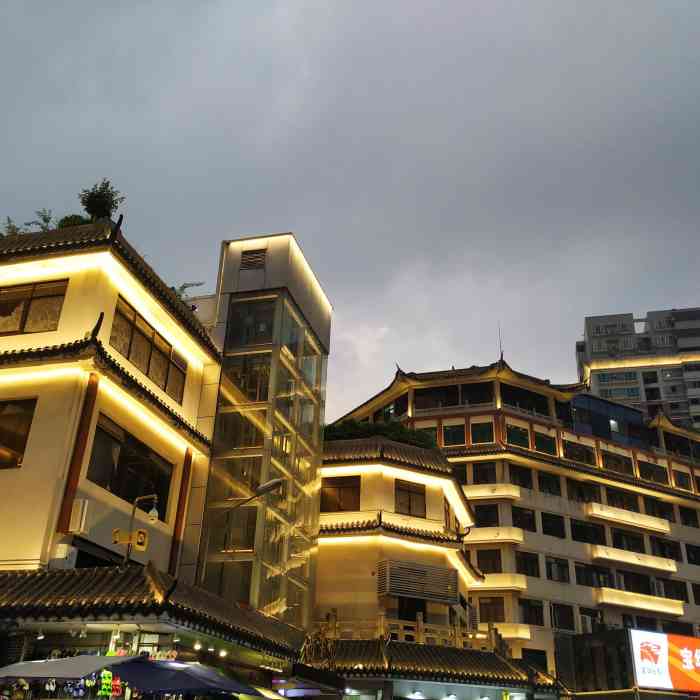 宝华楼购物中心-"超级无敌拥挤!不过也是东门一带的特色.