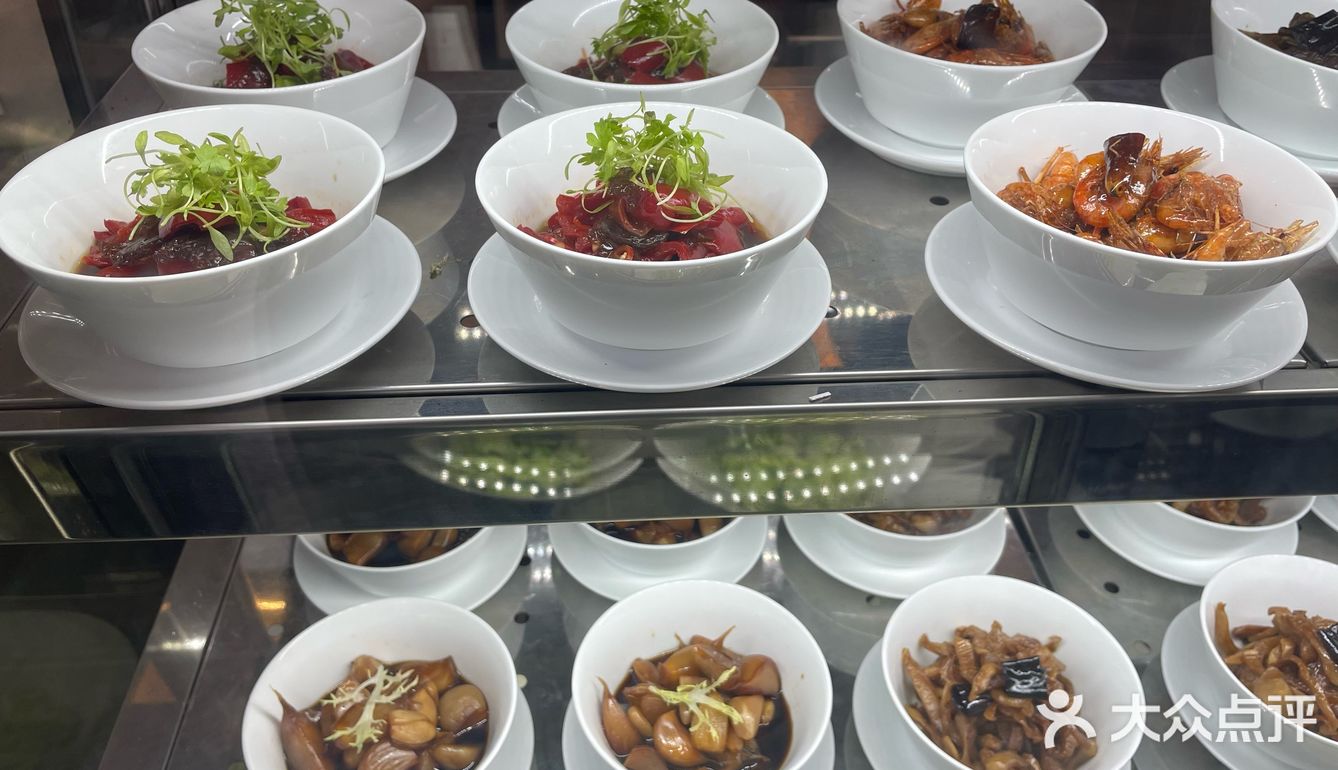 武汉市东湖新技术开发区光谷大道与关南园一路交汇处