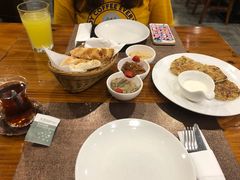 西葫芦饼配酸奶-TUK土耳其餐厅·下午茶(卢湾店)