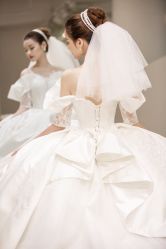 -艾米丽婚纱礼服