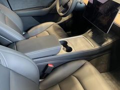 -TESLA 特斯拉(上海太古汇体验店)