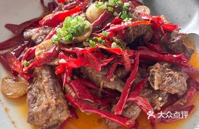 Stir-Fried Pork Ribs with Red Chili