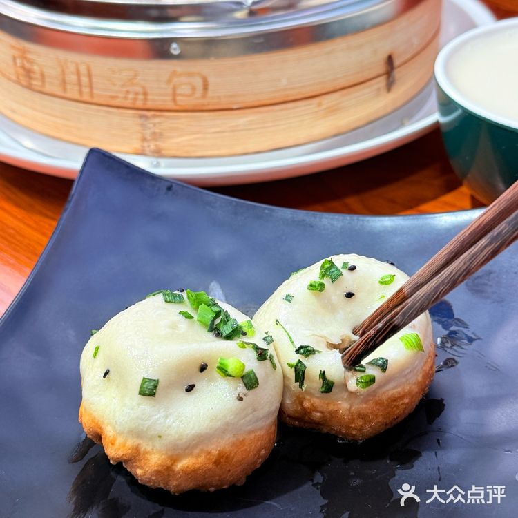 跟着本地人打卡滴老牌汤包