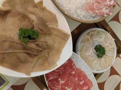 -洪氏嗨捞·广东猪肚鸡·椰子鸡火锅(西咸万象城店)
