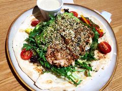 照烧鸡肉配牛油果拉法沙拉-HELLO 27 意面·沙拉·帕尼尼