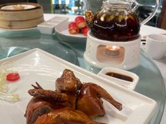 吊烧脆皮乳鸽-皇朝尊会(龙之梦大酒店)