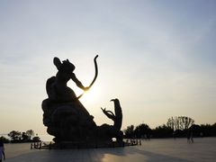 -巴陵广场