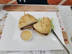 猪扒包-翠华(澳门银河店)