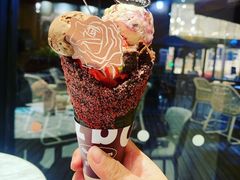 丝绒玫莓华夫筒冰淇淋-哈根达斯(美罗城店)