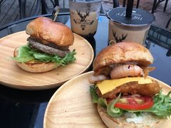经典手打牛肉堡-龙治汉堡(中华城店)