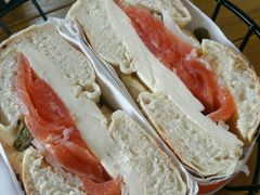 经典烟熏三文鱼贝果明治-BIG BAGEL(永康路店)