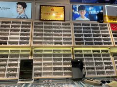 -沫芮眼镜·蔡司官方授权店(人民广场店)