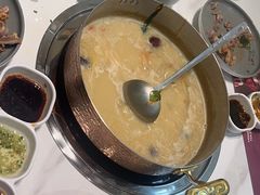 -洪氏嗨捞·广东猪肚鸡·椰子鸡火锅(西咸万象城店)