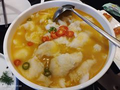 泰式酸汤龙利鱼-高第街56号港式餐厅·精选(世茂广场宽厚里大明湖店)