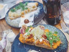 -FLOVIE FLORIST CAFE