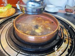菌菇鸡煲-阿山卓·野生菌火锅·纳西火塘烤肉
