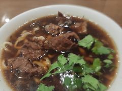 牛肉面-清真吴记门钉肉饼·喜多利