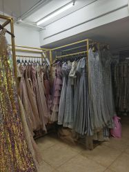 -月月婚纱礼服仓储店(王府井店)